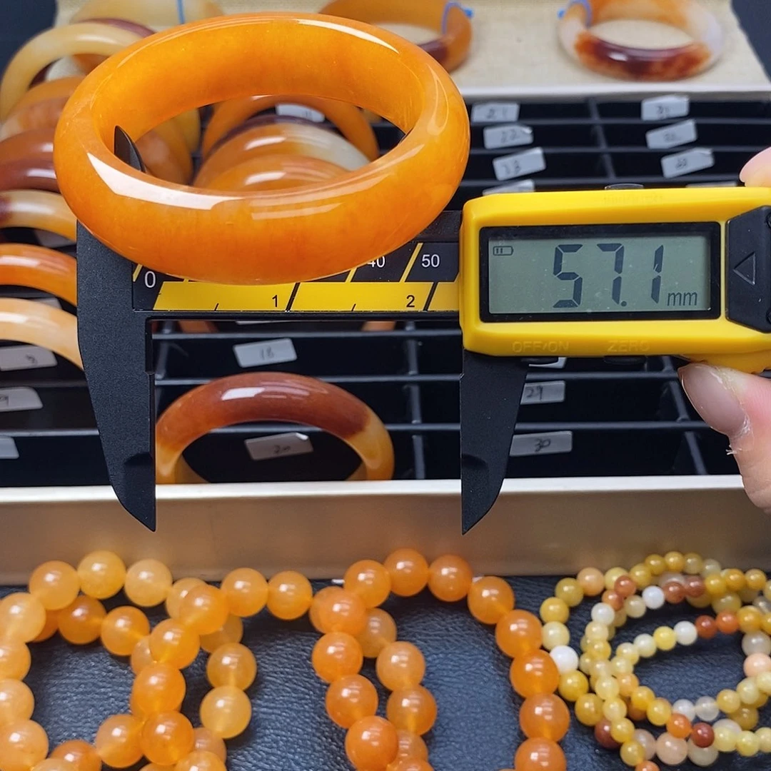 未镶嵌石英质玉（黄龙玉）手镯21号