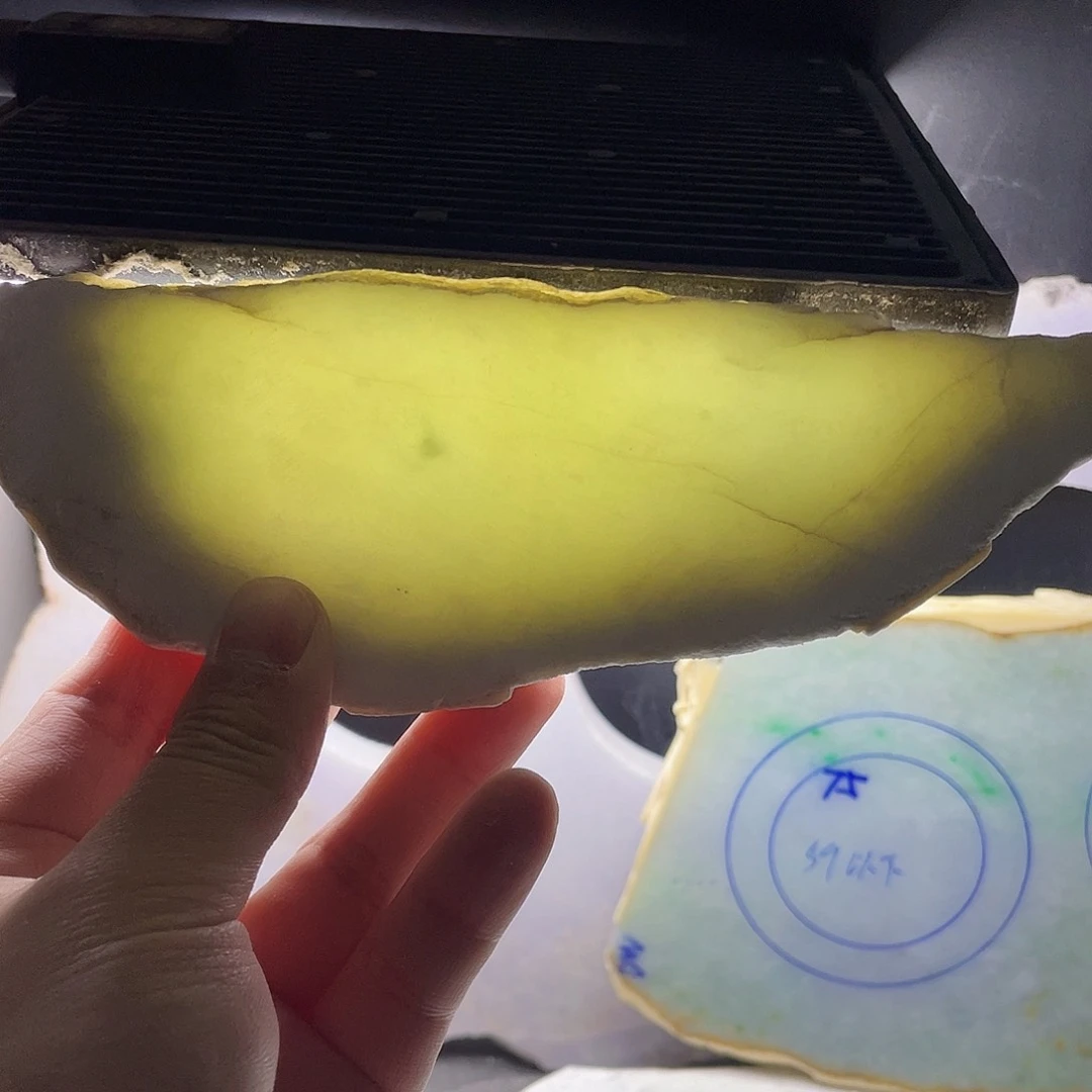 翡翠颈饰未镶嵌毛料88