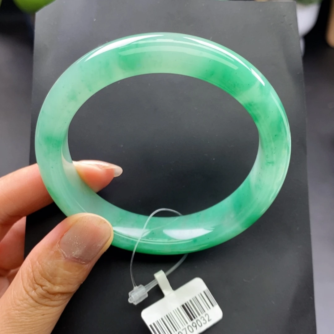 未镶嵌手镯石英质玉