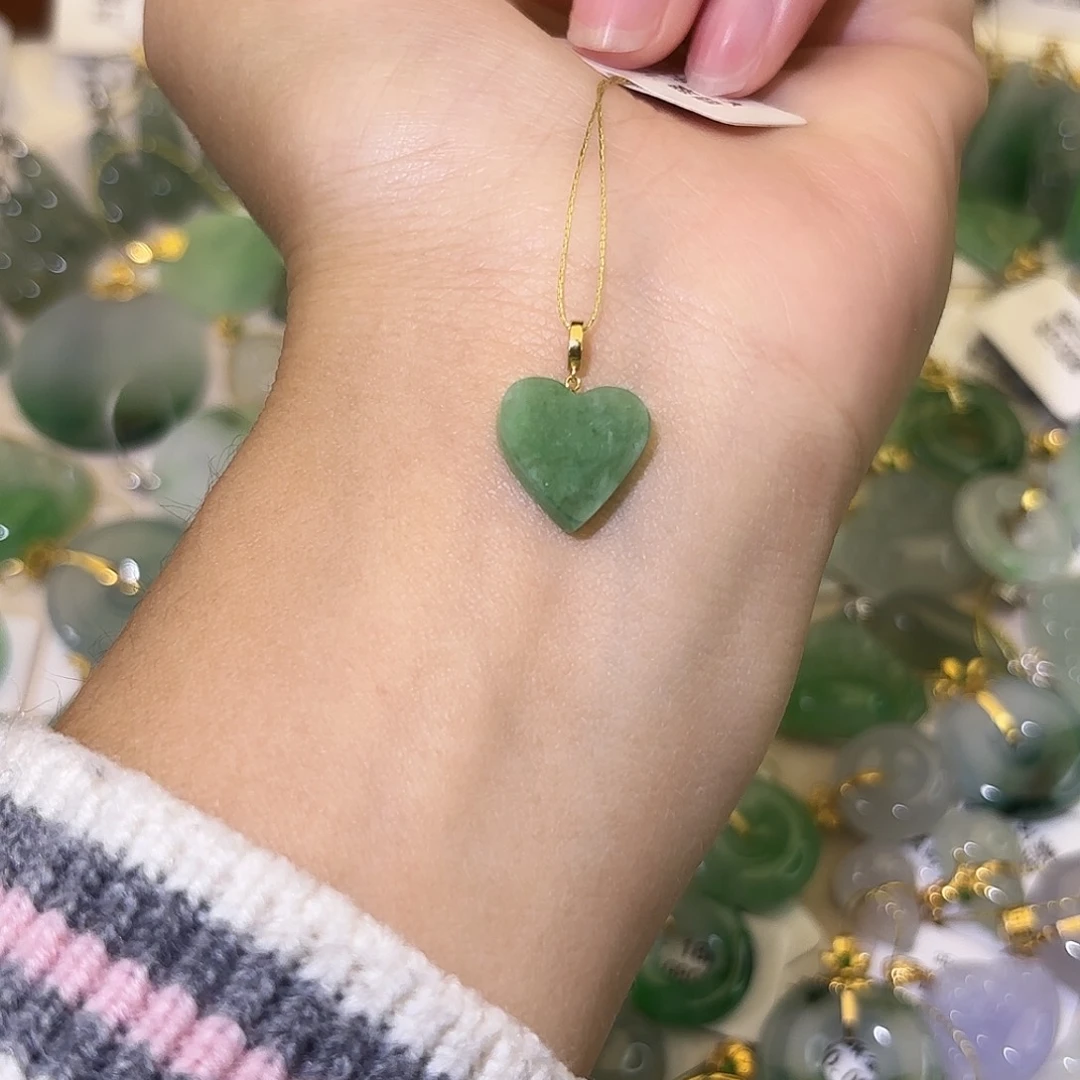 翡翠18K金镶嵌颈饰爱心