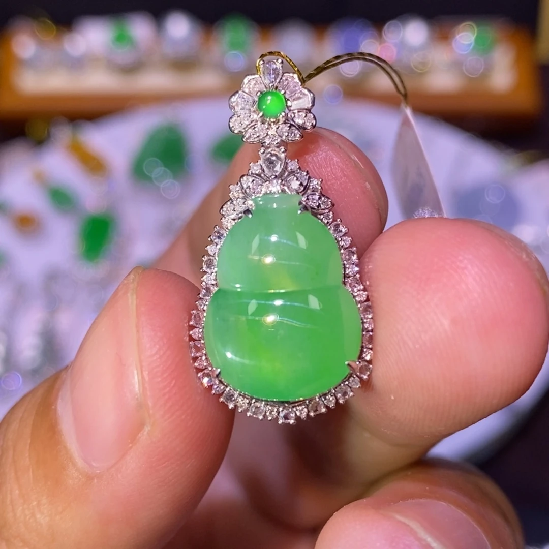【闪购商品】吊坠(不含链)18K金镶嵌翡翠