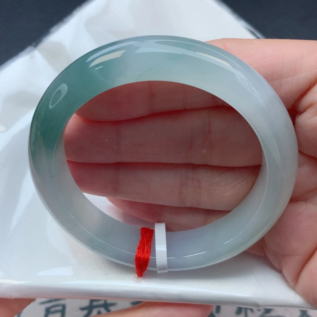 翡翠未镶嵌手镯54圈细糯冰飘蓝花带抹紫冰胶润推荐
