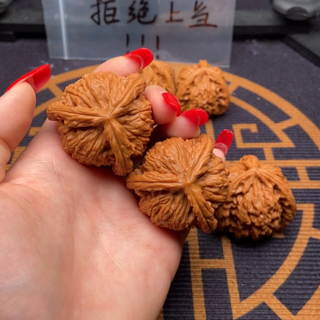 文玩核桃吊坠?***”白狮