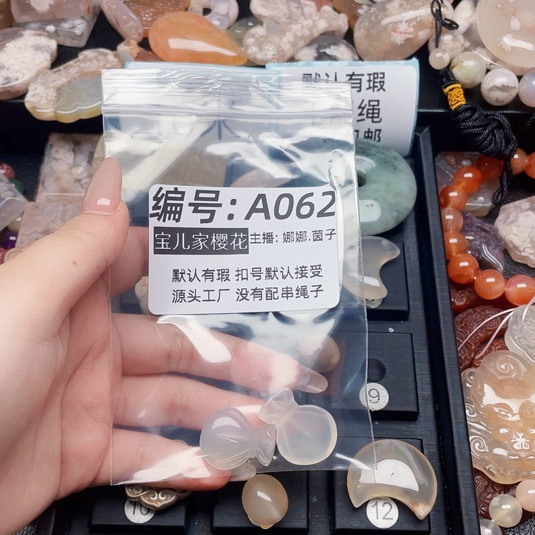玛瑙/玉髓颈饰银S925镀金镶嵌?***晶