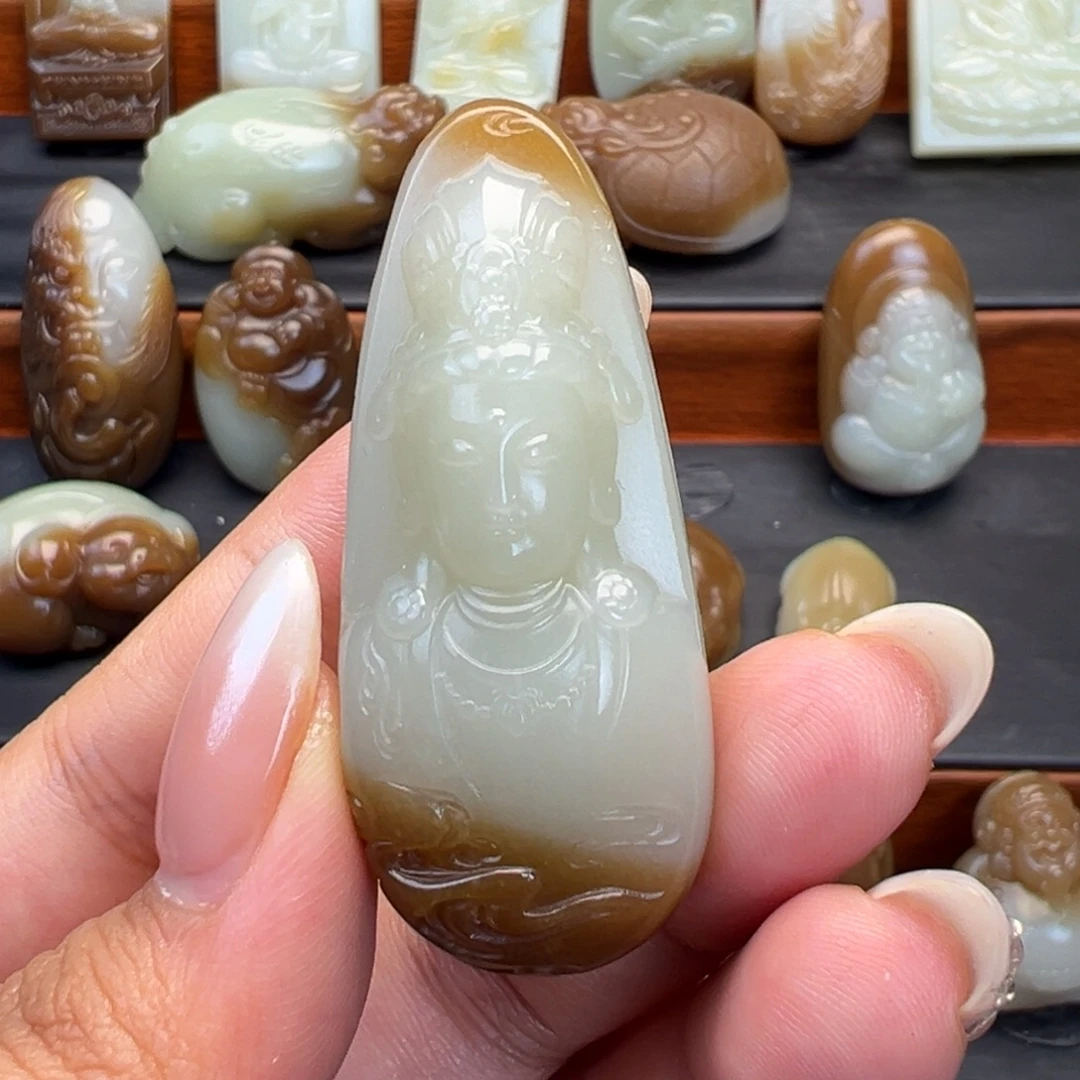 和田玉未镶嵌颈饰