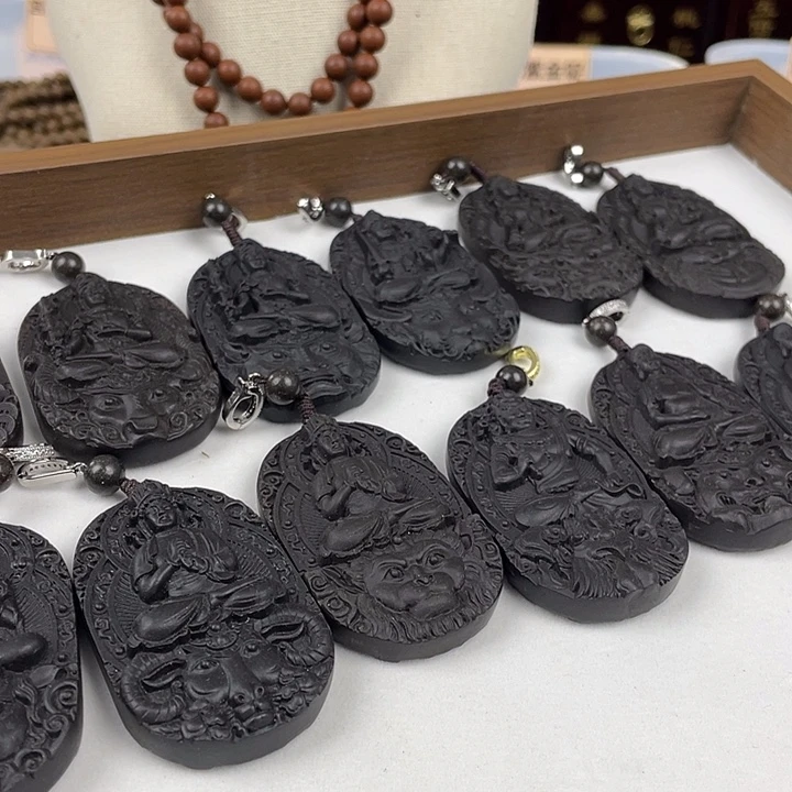 珠串黑金大四合十二生肖