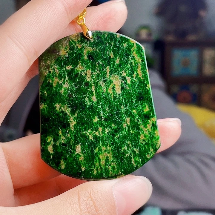 翡翠未镶嵌颈饰多样性