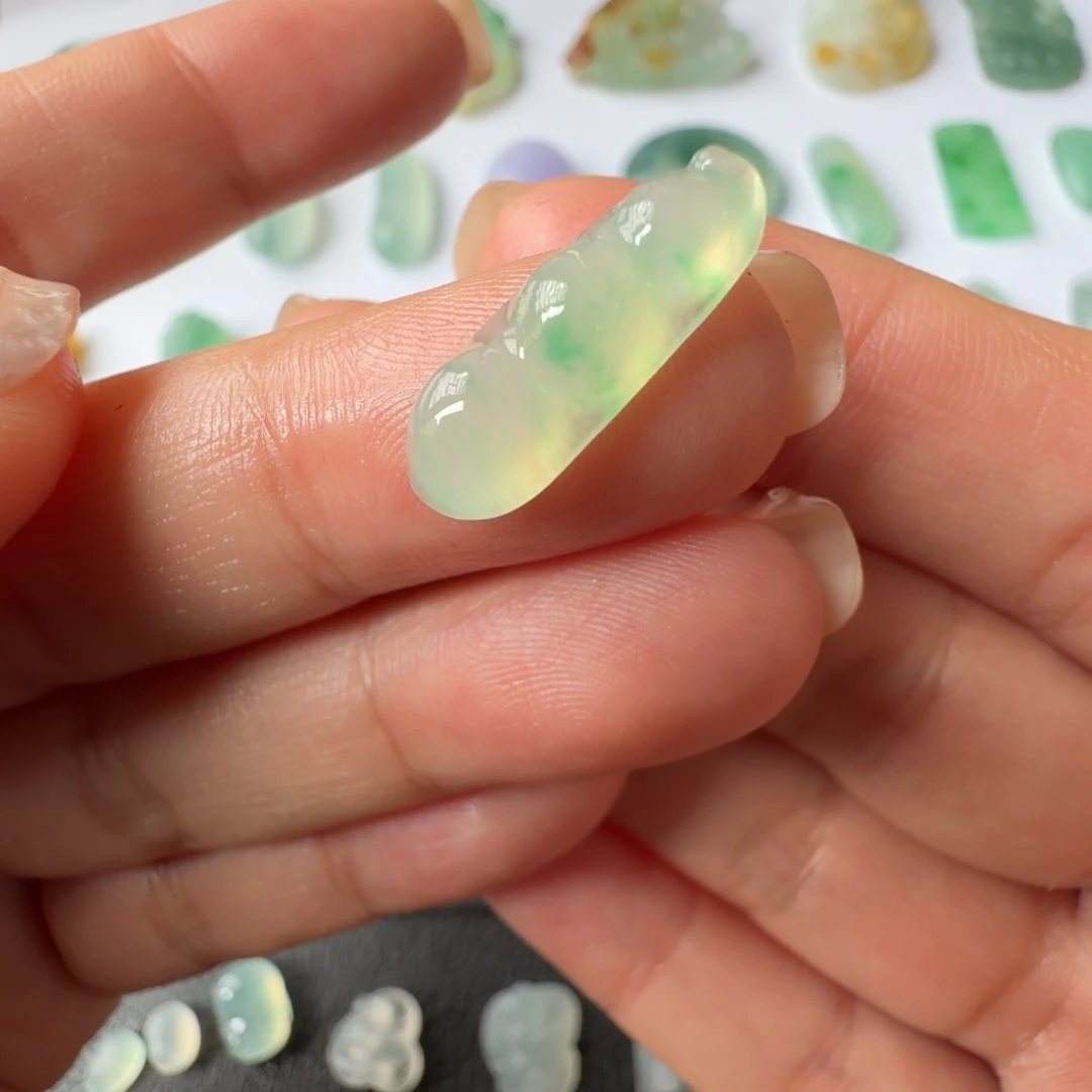 定制翡翠未镶嵌妍**早冰绿福豆