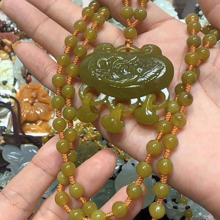 蛇纹石玉未镶嵌吊坠