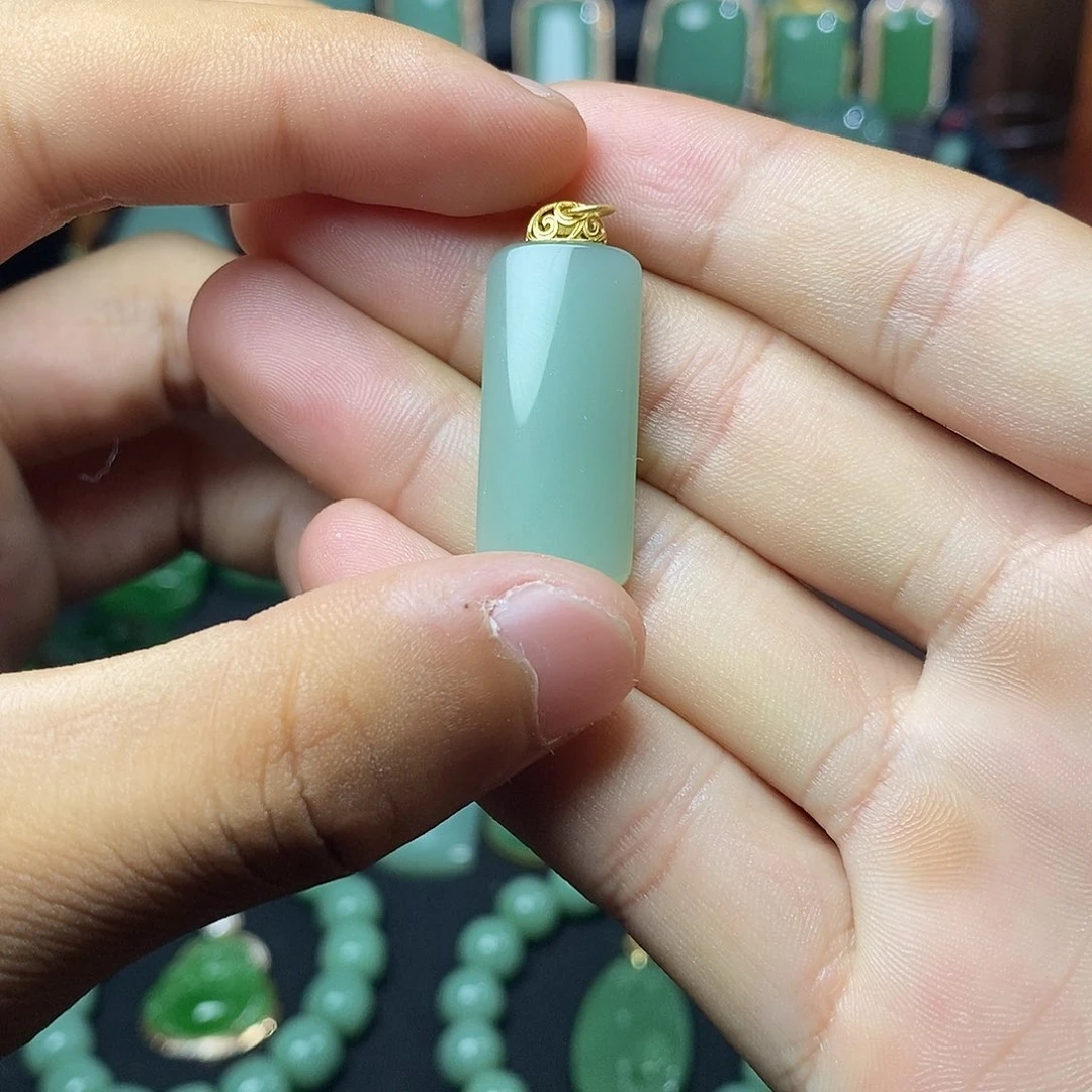 吊坠(不含链)18K金镶嵌和田玉（碧玉）