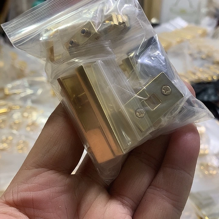 皮革瓦莱套一套无长铁片