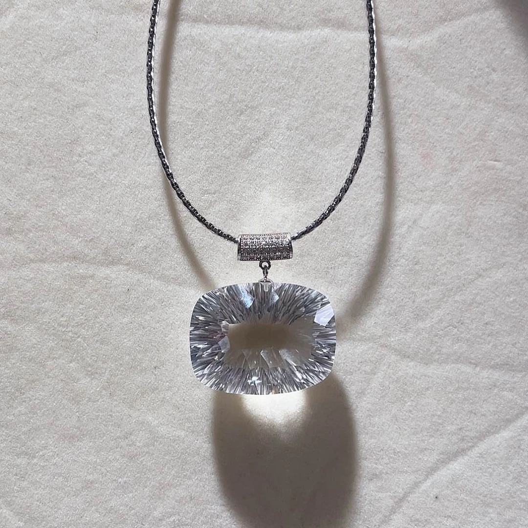 银S925镶嵌颈饰琥珀大气款