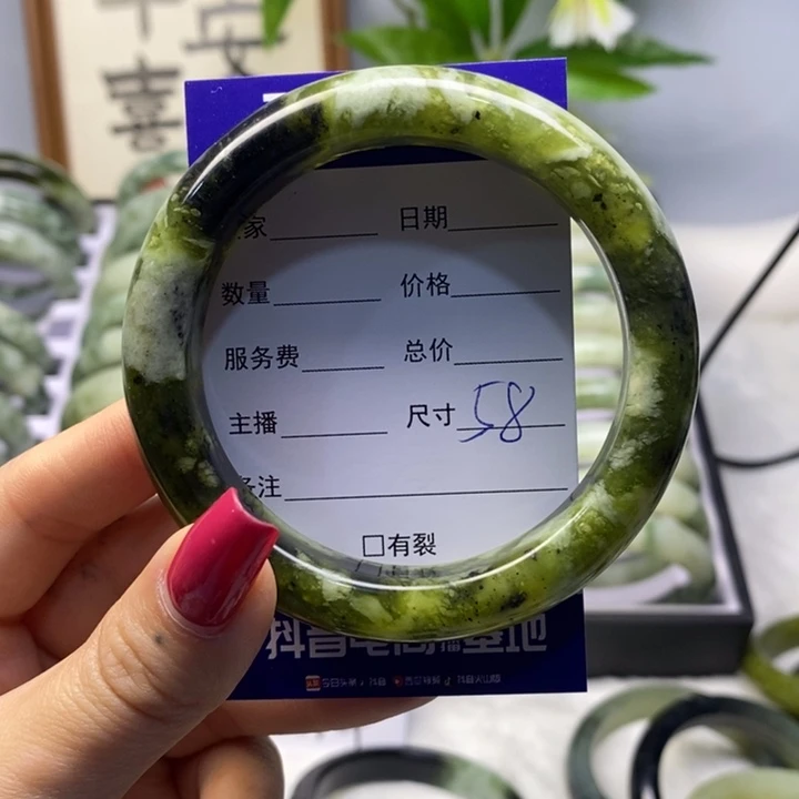 蛇纹石玉未镶嵌手镯