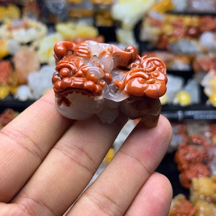 石英质玉（黄龙玉）未镶嵌颈饰