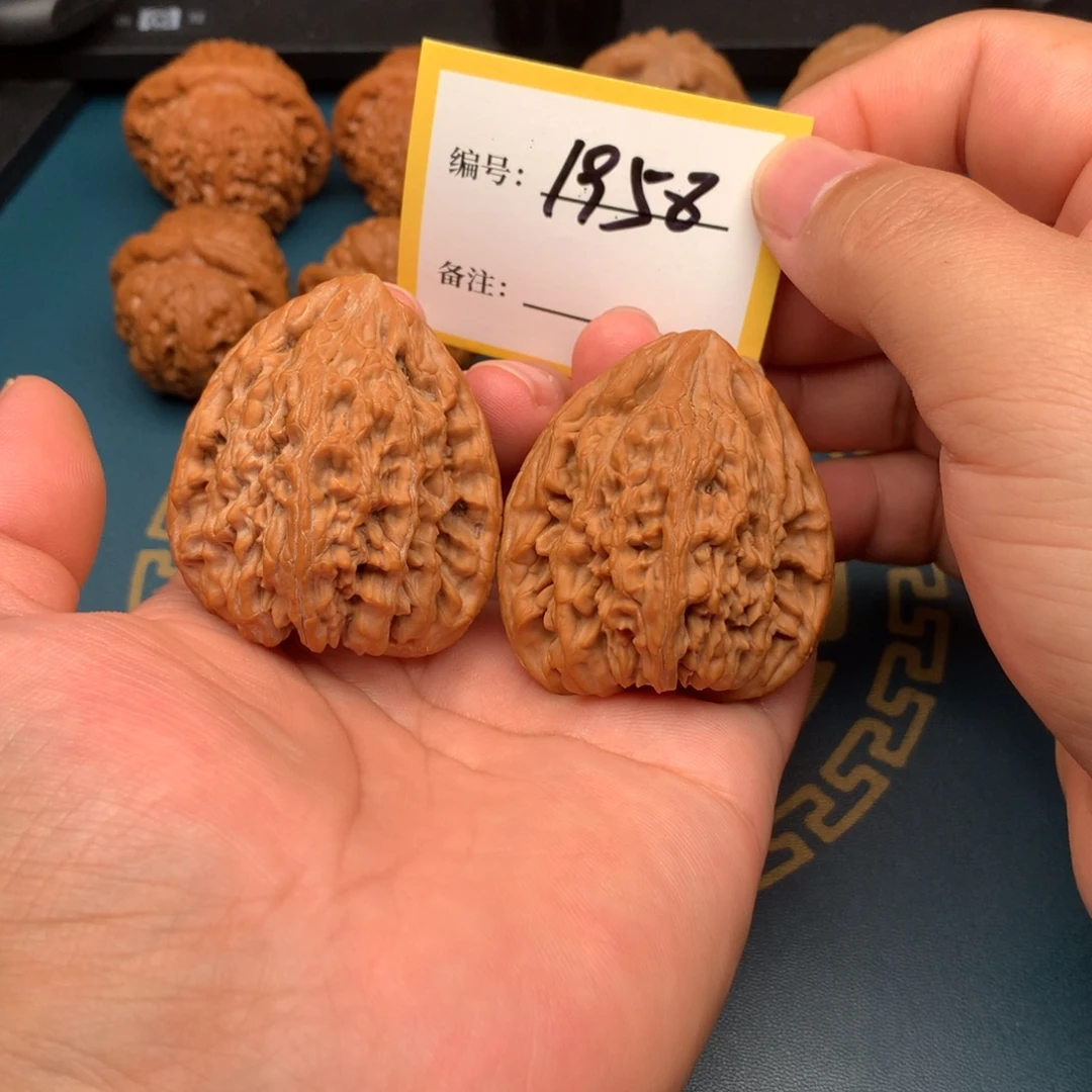 文玩核桃把件44全品虎头王1958