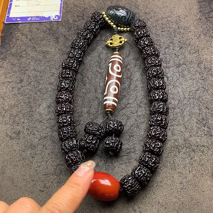 金刚菩提吊坠手持