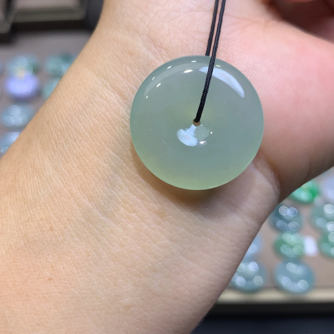 翡翠未镶嵌颈饰平安扣23^5.9