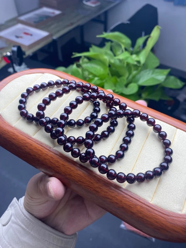 18天然石榴石单圈手串，酒红色，卡7.5mm多样性发其一