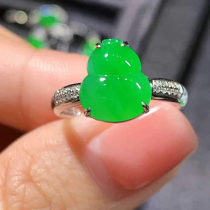 翡翠18K金镶嵌戒指