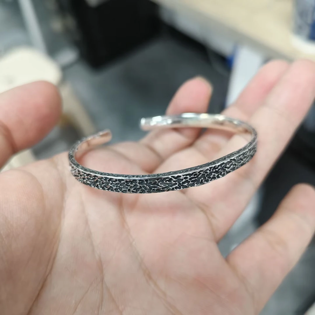 九乐 925银手镯 925窄边锤纹开口手镯4.5mm