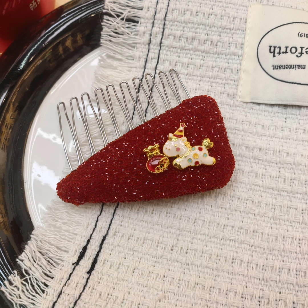 D135红色小马福袋砂糖闪闪插梳