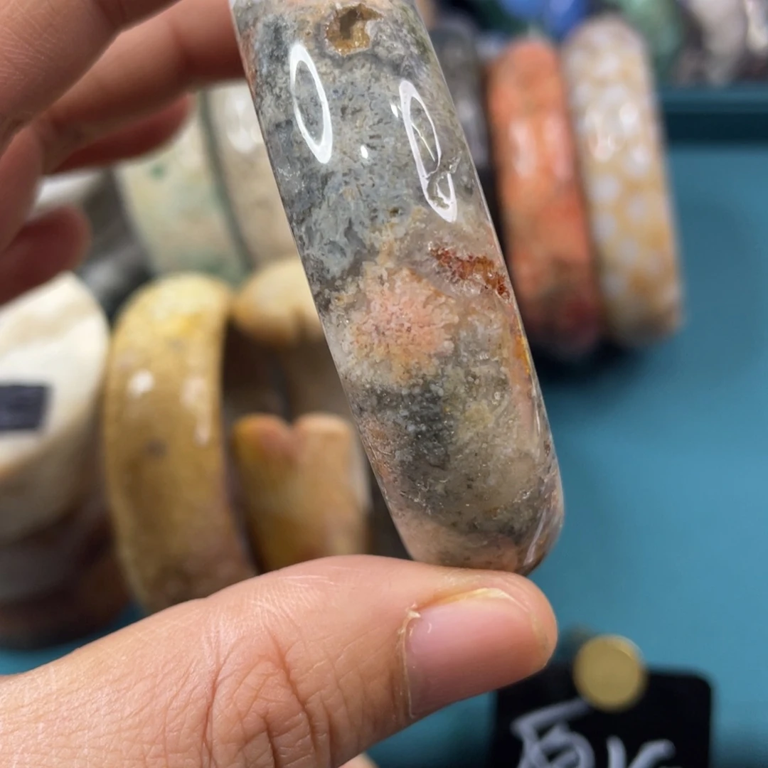 未镶嵌手镯硅化玉