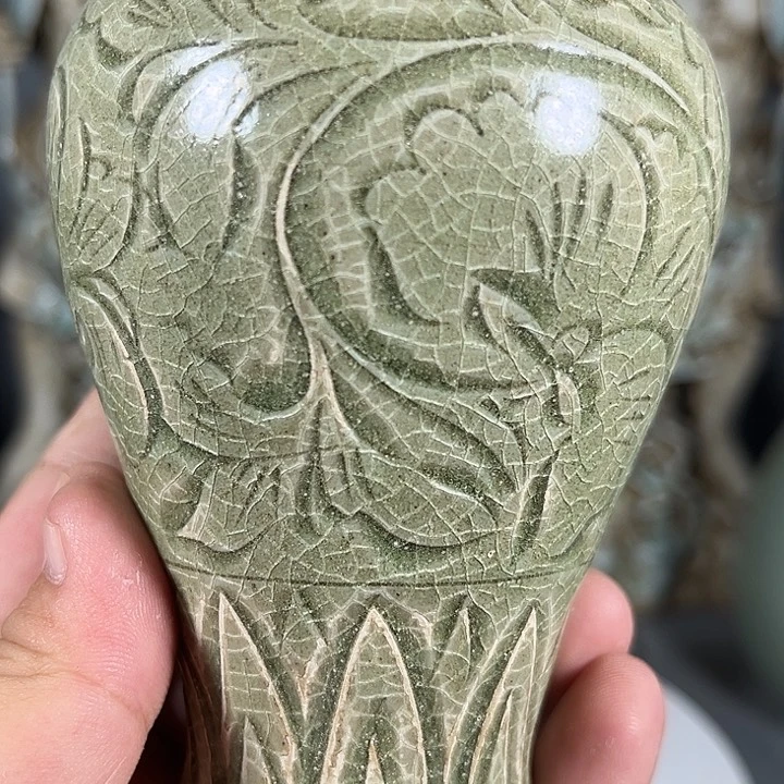 影青窑。刻花梅瓶。