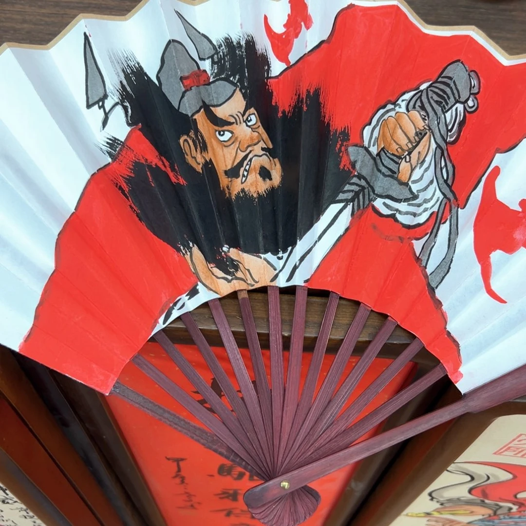 国画上*签扇子……………………