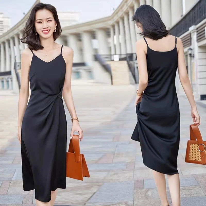 黑色醋酸缎面V领吊带裙女高级感夏季2025新款修身收腰外穿连衣裙