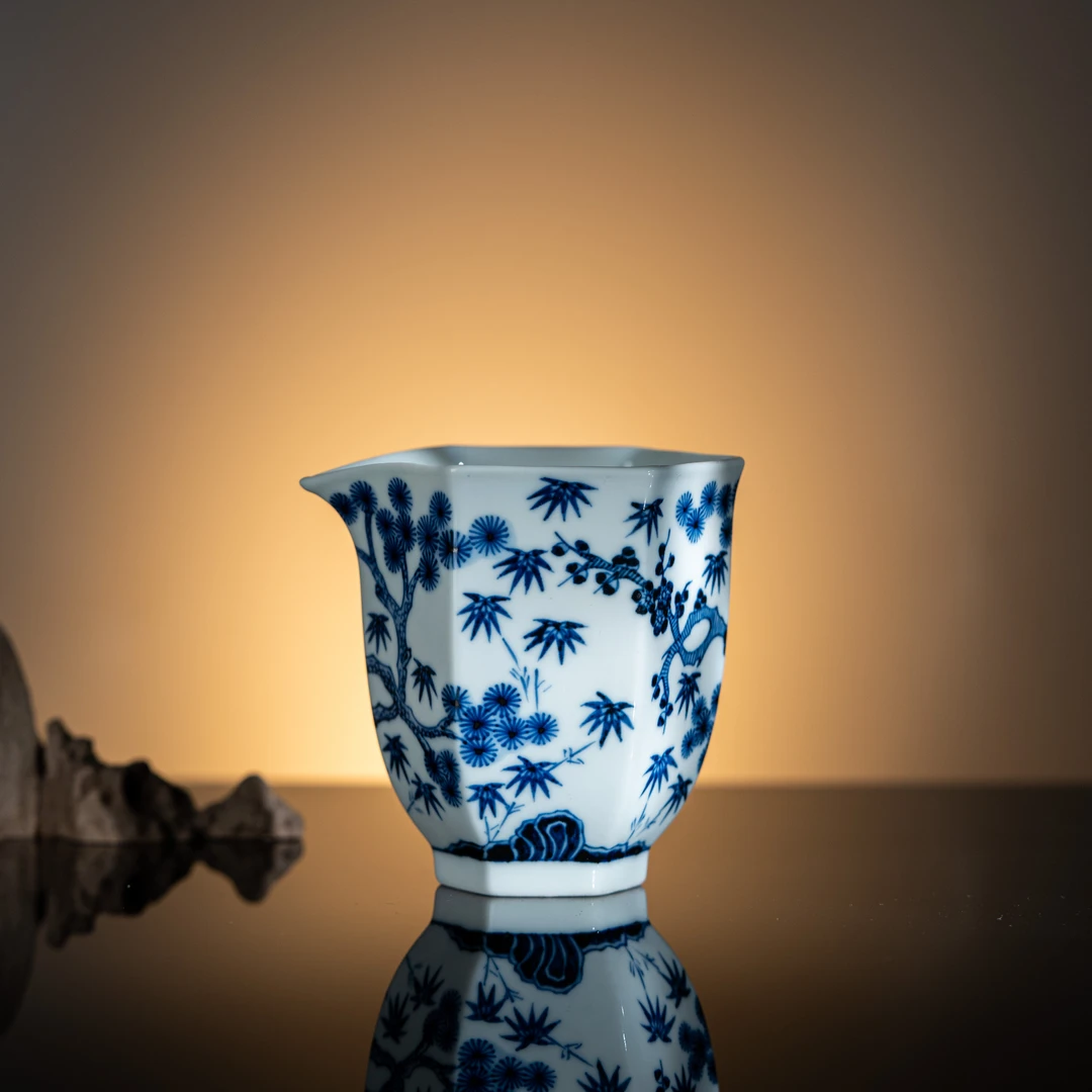【欢聚一堂】青花松竹梅六方公道 230cc 瓷器家用茶周边