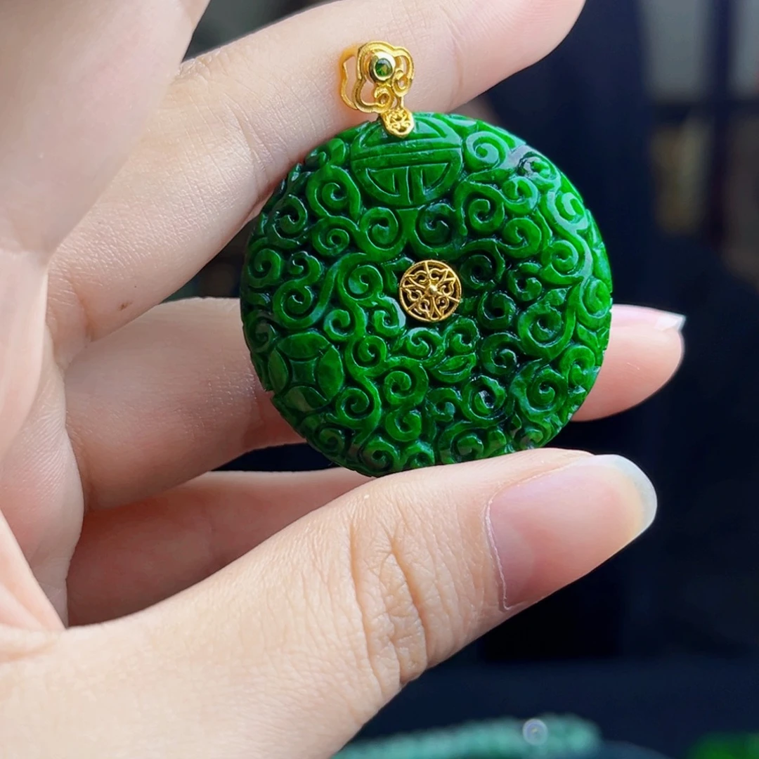 颈饰18K金镶嵌翡翠多样性