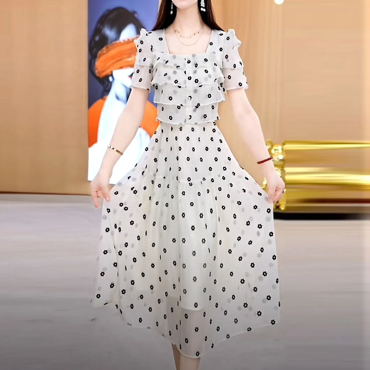 冰竹丝时尚优雅方领碎花连衣裙2025夏季新款修身减龄法式气质裙子
