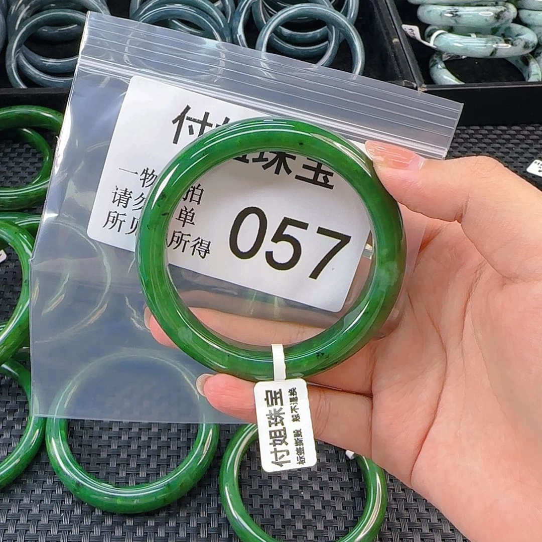 颈饰未镶嵌和田玉卉*手镯59 057