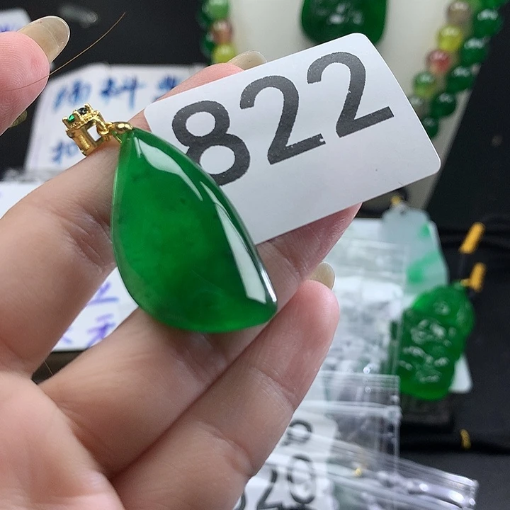 翡翠未镶嵌吊坠(赠链)