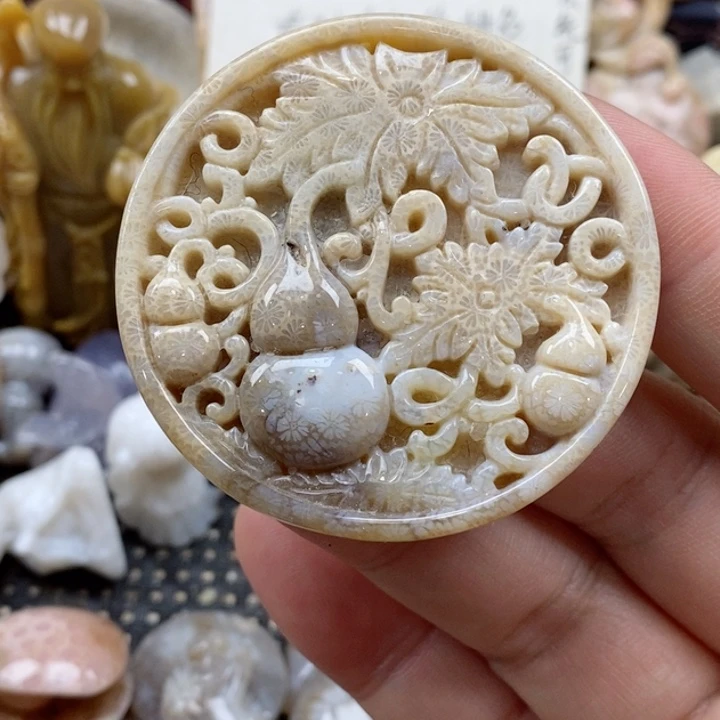 颈饰未镶嵌硅化珊瑚（珊瑚玉）