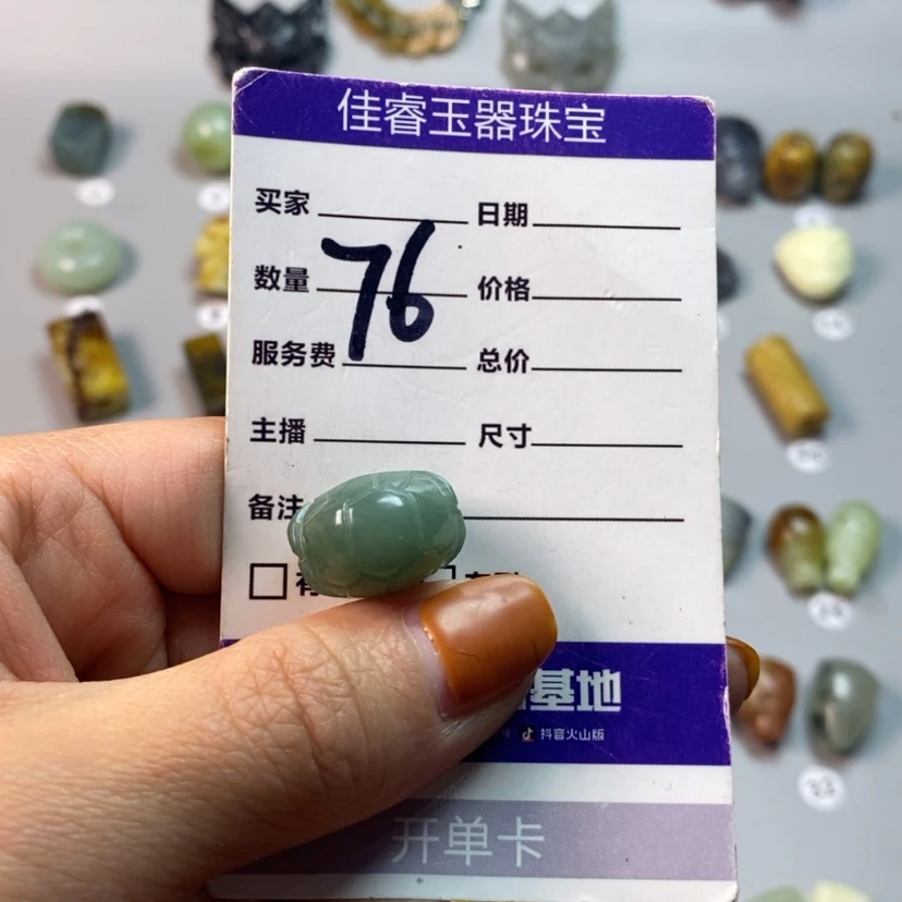 【闪购商品】蛇纹石玉颈饰合金F****郭