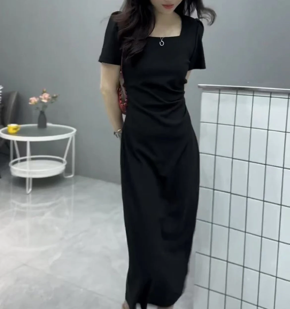 轻熟风时髦气质方领黑色连衣裙女夏季2025新款高级感褶皱显瘦长裙