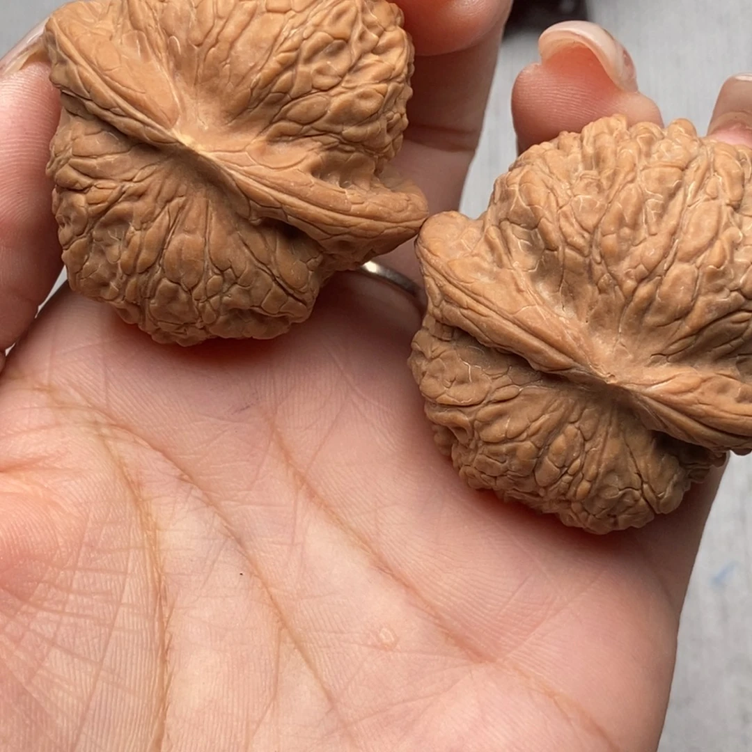 ζ***い吊坠文玩核桃血麒麟