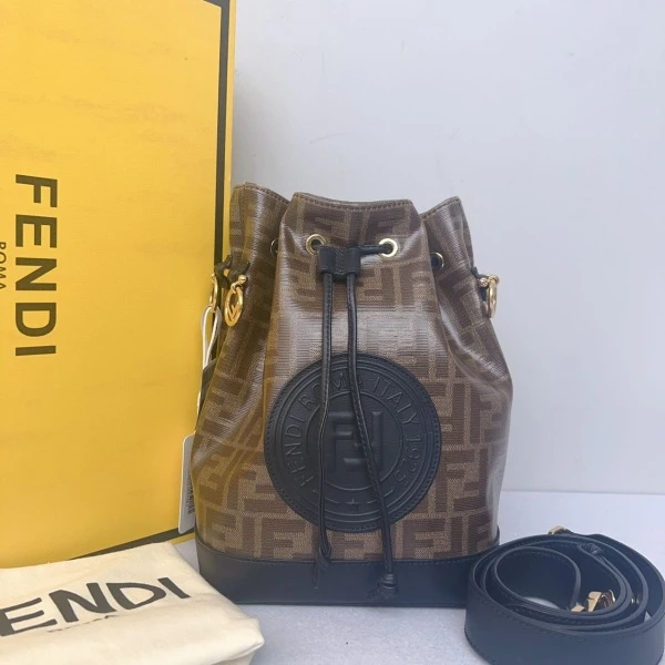 芬迪/95新/包包/250626XZ0020/C18311555581