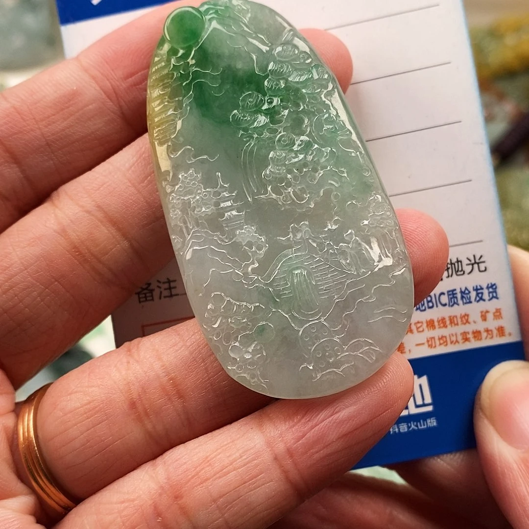 翡翠未镶嵌颈饰山水