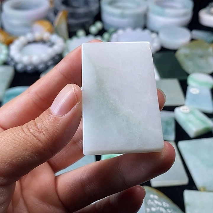 翡翠挂件未镶嵌翡翠的x