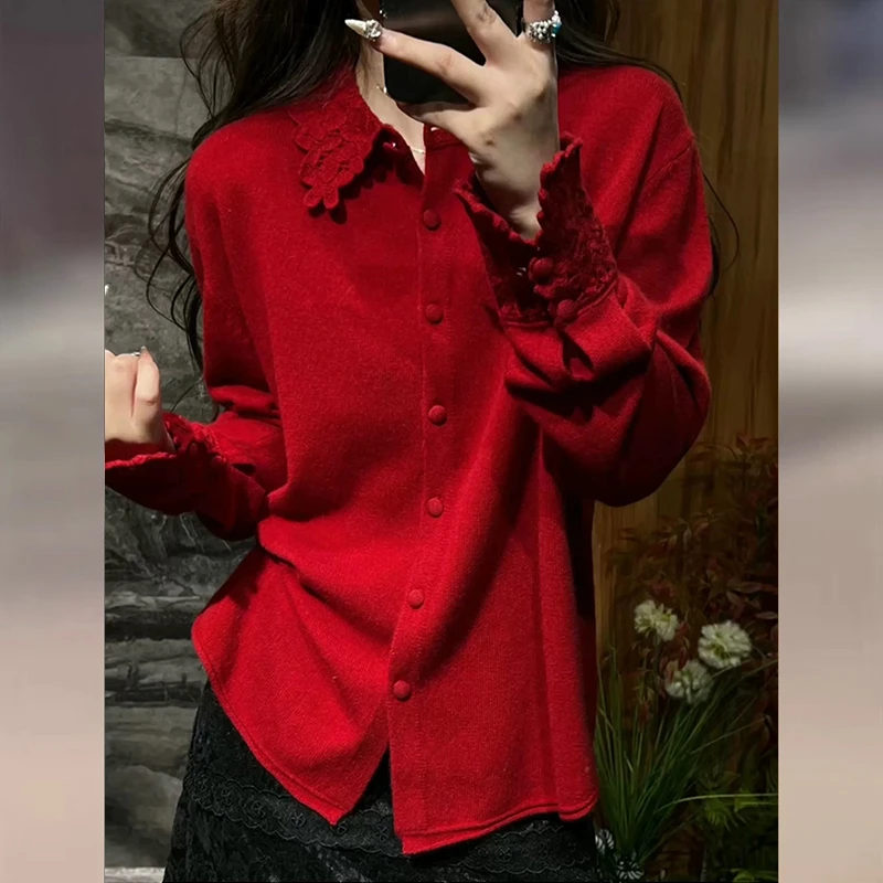 翻领红色针织开衫女2025秋冬高级感减龄内搭宽松显瘦镂空钩花上衣