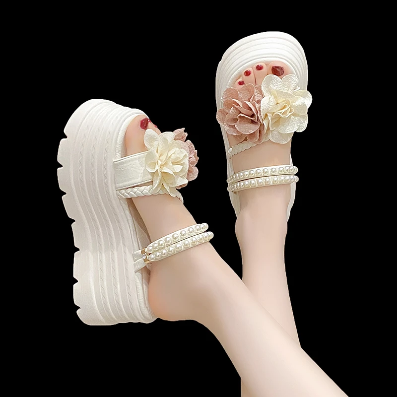 8cm增高厚底花朵外穿凉拖鞋女夏2025新款百搭配裙子松糕两穿凉鞋