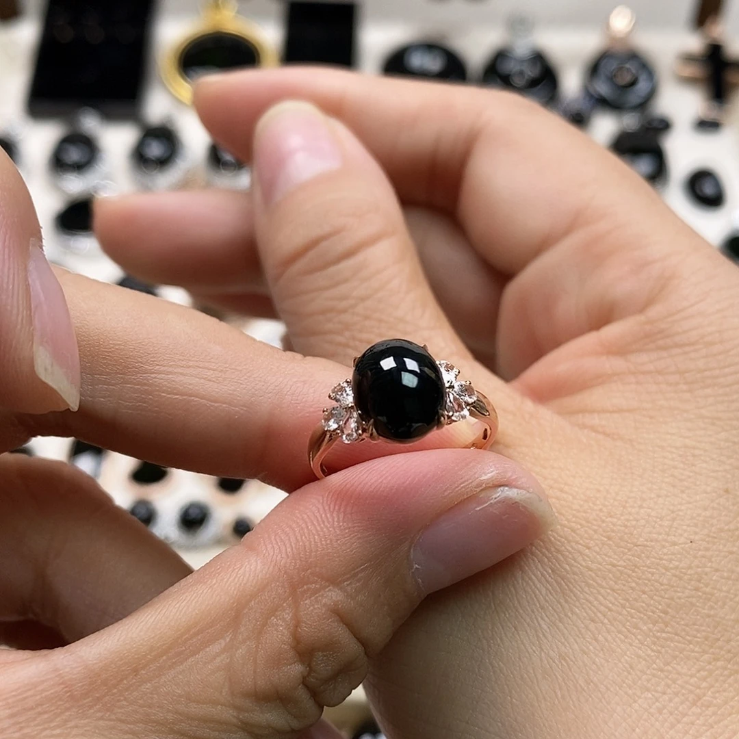 翡翠18K金镶嵌戒指