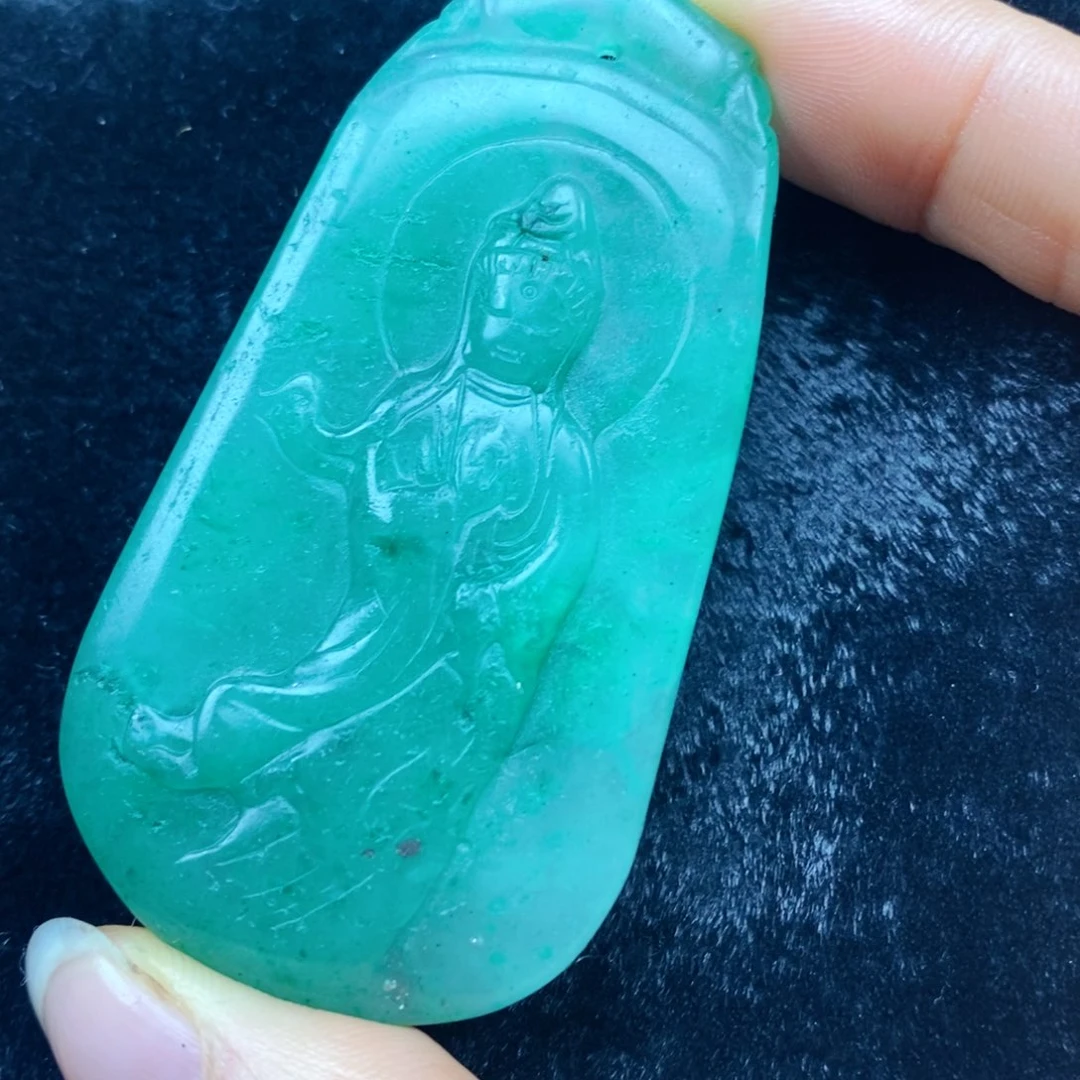 未镶嵌石英质玉（黄龙玉）颈饰