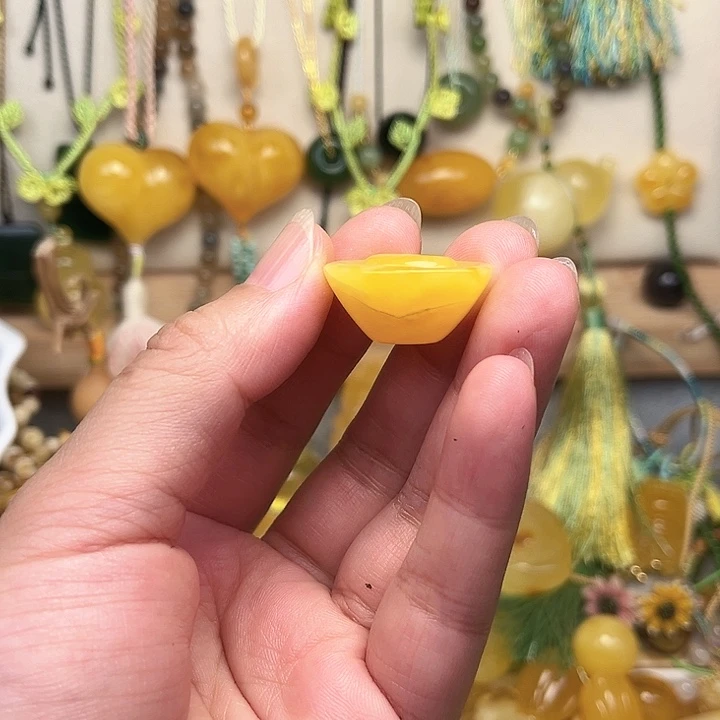 蜜蜡颈饰未镶嵌半**瓜蜜蜡