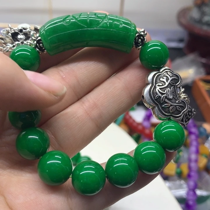 颈饰未镶嵌翡翠吊坠