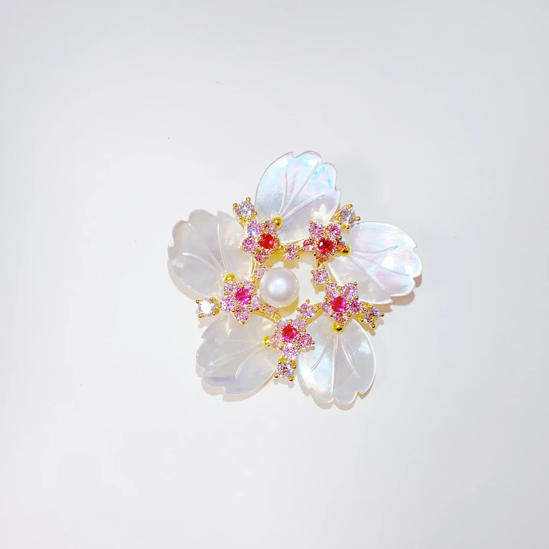 kasiya/卡思雅 铜合金贝壳胸针 优雅气质白贝五瓣花胸针裙装款