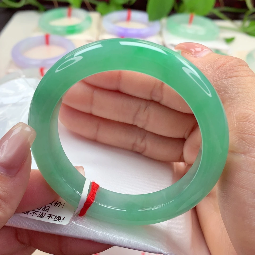 未镶嵌手镯翡翠54.7起胶 满绿 不包容