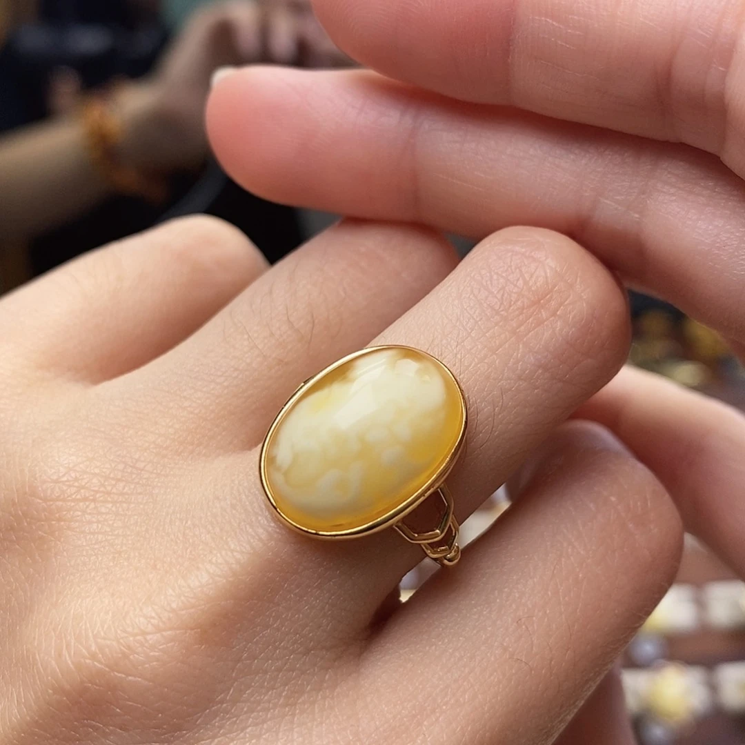 裸石琥珀未镶嵌成品